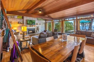 Poulsbo Waterfront Lodge with Game Room Library - 8