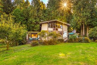 Poulsbo Waterfront Lodge with Game Room Library - 5