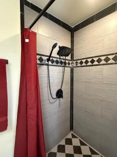 Adult-only guesthouse with HOT TUB and KING BED - 2