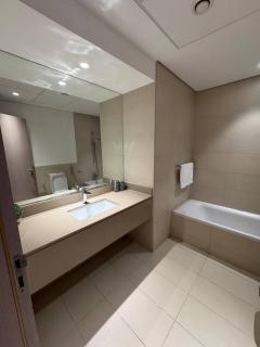 Central 2BR Apt Yas F1 Circuit - 2