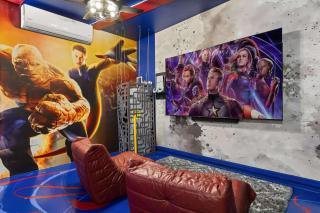 Upstay Renovated 9 Bedroom Home with Movie Theater & Games Room - 7