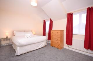 Large 5 Bed House with Conservatory - 3