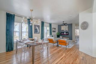 Spacious 6 Bed 6 Bath Duplex with a Pool - 0