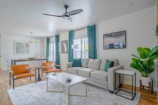 Spacious 6 Bed 6 Bath Duplex with a Pool - 9