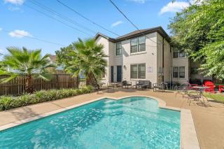 Spacious 6 Bed 6 Bath Duplex with a Pool - 6