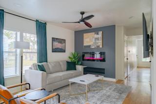 Spacious 6 Bed 6 Bath Duplex with a Pool - 5