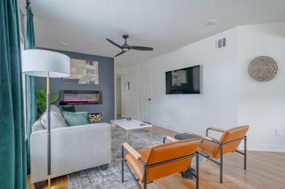 Spacious 6 Bed 6 Bath Duplex with a Pool - 3