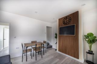 3Bedroom 2 Bathroom House-Free Parking - 6