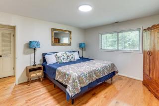 Pet-Friendly Cabin with Dock on Lake Martin! - 1