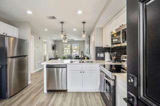 Upper Level at The Hideaway - 8