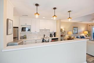 GL1205: 1205 Greenslake - 6