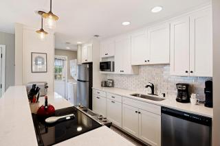 GL1205: 1205 Greenslake - 4