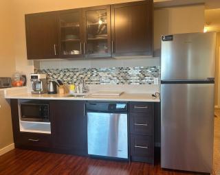 Cozy Getaway close to City Heart 5 min from highway-1 - 1