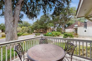 Queens Grant 717 - 7