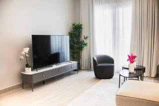 Elegant 1bd High Floor Stunning View Fourmla 1 - 4