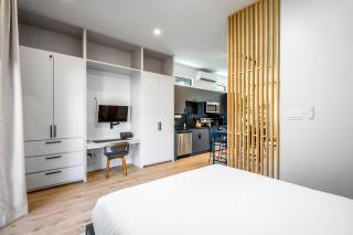 Nature-Inspired Living n Houston’s Trendy East End - 8