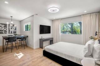 Stylish East End Studio for Comfort & Wellness - 8