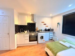 sweet studio flat in good Location - 5