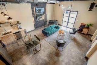Maltby Motors 2 - Picture Perfect OG Loft near HOU - 6