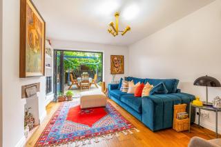 Urban Oasis Chic 1BR Flat with Spacious Garden - 0