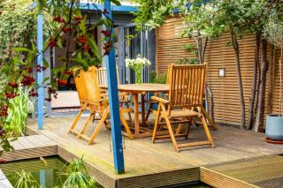 Urban Oasis Chic 1BR Flat with Spacious Garden - 5