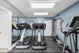 Elegant Hollywood Retreat - Spacious 2BR 2BA Condo with Resort-Style Amenities - 4