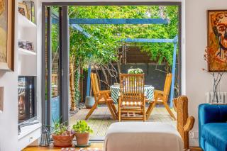 Urban Oasis Chic 1BR Flat with Spacious Garden - 8