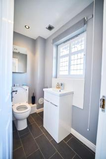 Modern 4-Bed Home, Tranent - 7