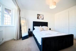 Modern 4-Bed Home, Tranent - 6