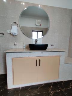 Farmhouse in F-10 ISB Perfect for Families Groups - 6