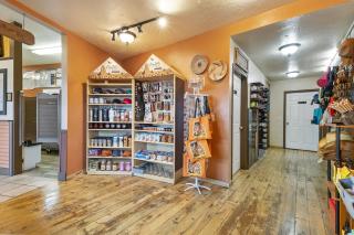 Broken Spur Inn & Steakhouse - 3