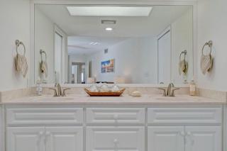 Beachfront Luxury with Spectacular Ocean Views! - 9