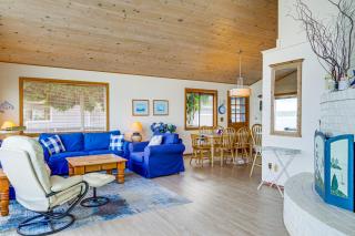 Beachfront Whidbey Island Home and Apartment! - 6