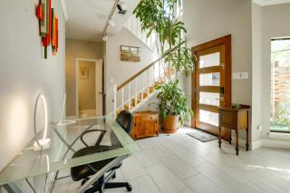 Remote-Work Friendly Houston Home with Garden! - 7