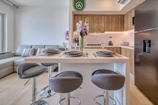 New Oceanfront 1 BR Condo - Gym - Beach - Pool - 0