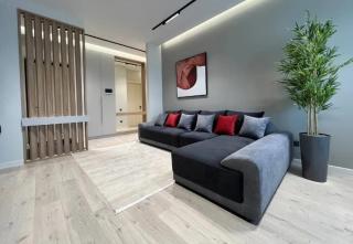 Modern New Renovated 1 Bedroom & Balcony with a Stunning View, By Repubic Square, Center - 2