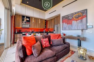 Penthouse with Private Balcony - City View - Pool - 0