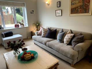 New Forest home - 4-beds and garden - 10 mins from Beach - 1