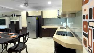 Big & Luxury 2 Bedroom Condo on 5th Ave, King Bed, 2 Baths, Steps from the beach - 2