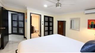 Big & Luxury 2 Bedroom Condo on 5th Ave, King Bed, 2 Baths, Steps from the beach - 8