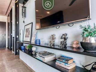 Oceanview Condo with Amazing Rooftop Pool - Gym - 0