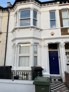 Luxury modern 2 bed property in Clapham North - 9