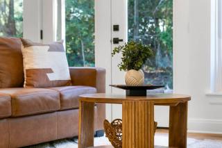 Modern Cabin Retreat Easy Drive to Canton and Tyler - 1