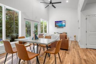 Modern Cabin Retreat Easy Drive to Canton and Tyler - 1