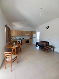 Cozy 2BR Pervolia Near Beach Free Parking - 9