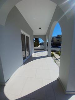 Cozy 2BR Pervolia Near Beach Free Parking - 4