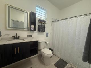 House with pool and close to everything - 9