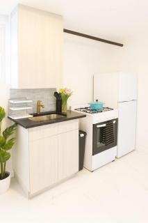 Cozy 1-Bedroom Walkout Apt with Private Entry - 6