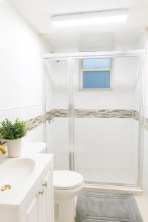 Cozy 1-Bedroom Walkout Apt with Private Entry - 5