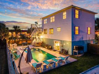 HeatedPool HotTub 3min2Beach GameRm PetFriendly - 0